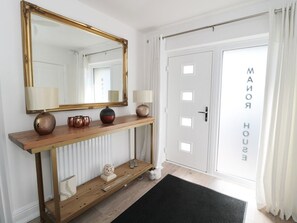 Interior - Manor House, Warkworth (Warkworth)