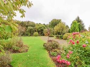 Property grounds - Molls Cottage, Nantwich (Nantwich)
