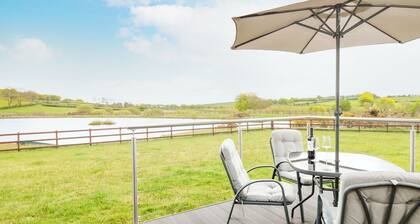 Llyn Cae Ty Nant Fishery Holiday Let, Llangeitho