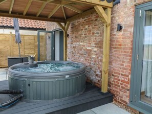 Terrace/patio - Buzzard Barn, Woodhall Spa (Lincoln)