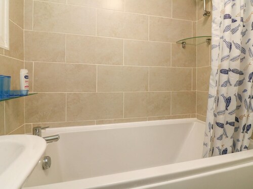 4 The Park, Kilkhampton. 2 bed