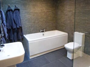 Shower - Yew Tree Cottage, Torver (Coniston)