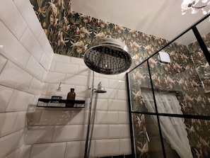 Shower - Flat D, Ryde, Isle of Wight (Ryde)