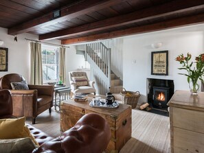 Fireplace - Charming Thimble Cottage Retreat (St. Austell)