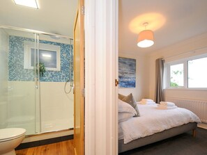 Shower - Waves Edge, Downderry (Torpoint)