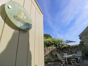 Outdoor dining - Garstons Barn - Isle Of Wight. (Newport)