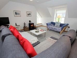 Living area - Taigh Tharmoid Ruaidh, Timsgearraidh (Isle of Lewis)