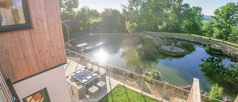 تناول الطعام بالخارج