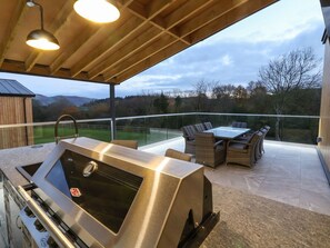 Outdoor dining - Fron Haul - Robin Goch, Ruthin, Denbighshire (Ruthin)