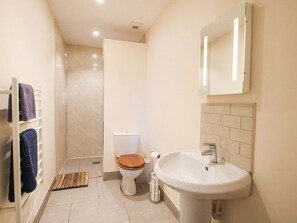 Shower - Millstone Cottages - Granary Cottage, Westbury (Shrewsbury)