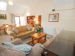 Living area - Millstone Cottages - Granary Cottage, Westbury (Shrewsbury)