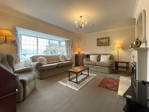 Living area - Charming Roseberry Retreat in Whitby (Whitby)