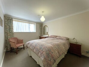 WiFi - Charming Roseberry Retreat in Whitby (Whitby)
