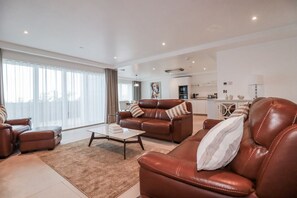 Living area - 13 Cliff Edge, Newquay (Newquay)