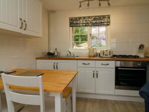 Private kitchen - Martin Cottage, Ilfracombe (Ilfracombe)