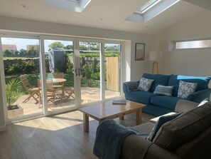 Living area - Sunset Cottage, Beadnell (Chathill)