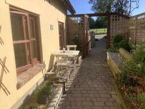 Outdoor dining - Mendip Cottage, Shipham (Shipham)
