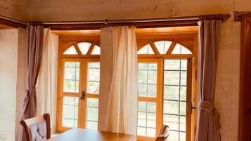 Twin Room, Lake View | Dining