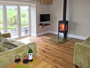 Fireplace - Charming Rose Cottage Retreat (Skipton)