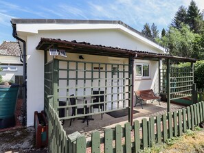 Outdoor dining - Fir Tree Cottage, nr Otterburn (Newcastle upon Tyne)
