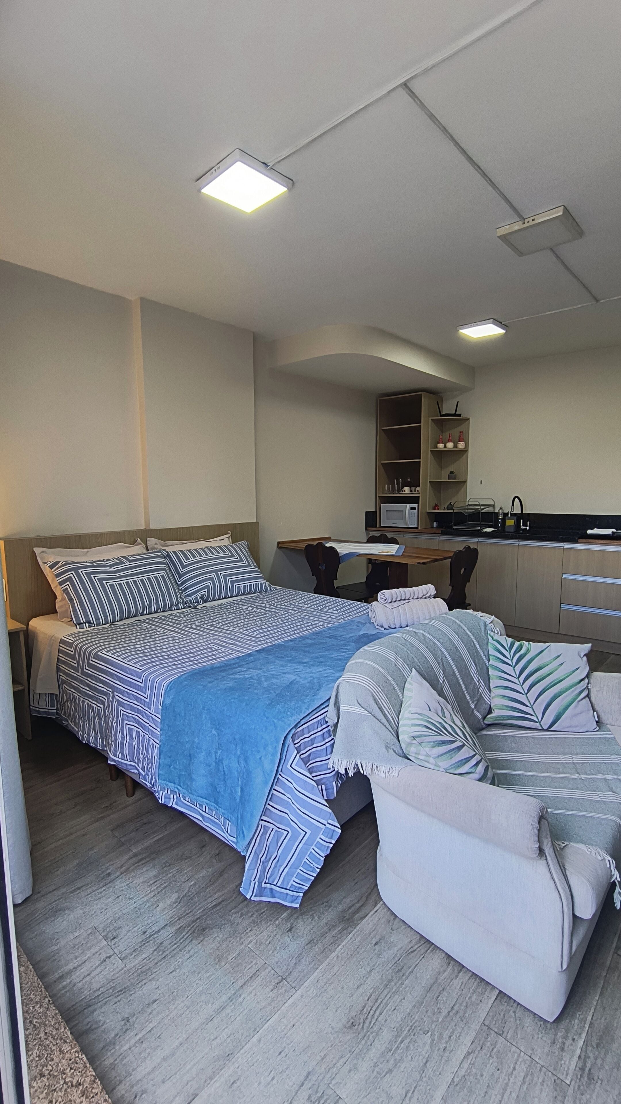 Iron/ironing board, Internet, bed sheets