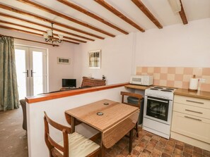 Private kitchen - Charming Chestnut Cottage Retreat (York)
