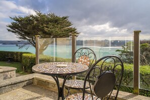 Outdoor dining - King Edward's View, Newquay (Newquay)