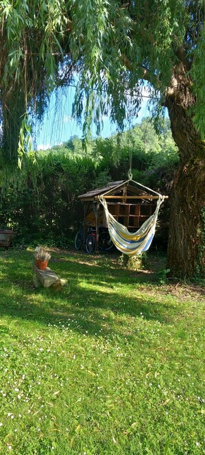 Property grounds - Large house with pool (Cabara)