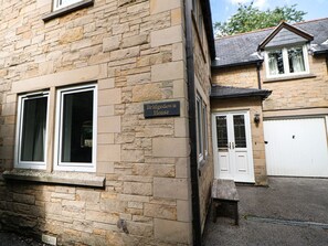 Exterior detail - Bridgedown House, Richmond (Richmond)
