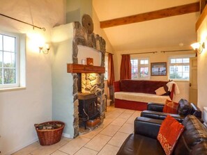 Fireplace - Ty Woods Cottage, Rhoscolyn (Holyhead)