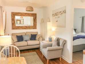 Living area - Wren Cottage, Ilfracombe (Ilfracombe)
