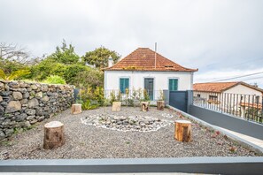 House - N T House by Homie in Porto Moniz (Porto Moniz)