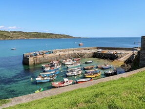 Marina - The Mariners rests in Coverack (Helston)