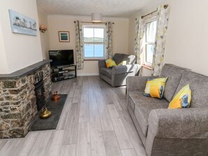 Living area - The Mariners rests in Coverack (Helston)