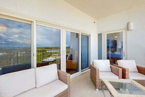 Smart TV - Beachfront Top Floor Condo | Gulf Views | 2BR | Sleeps 6 @ Tops'l (Miramar Beach)