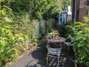 Outdoor dining - Plum Hill Studio, Oswestry (Oswestry)