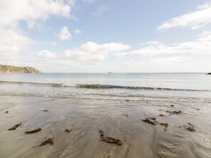 Beach - Honeysuckle, Gorran Haven (St. Austell)