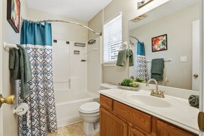 Hair dryer, towels, soap, toilet paper - 3-bedroom house in Canyon Lake with plenty of room for your lake toys. (Canyon Lake)