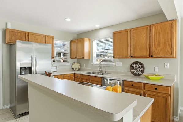Private kitchen - 3-bedroom house in Canyon Lake with plenty of room for your lake toys. (Canyon Lake)