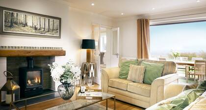 Holly Edge: Pet-Friendly Retreat