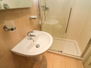 Shower - Bill's Place, Bainbridge (Leyburn)