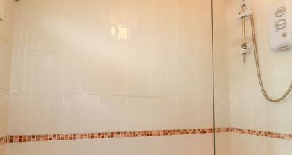 Chalet H1, St Merryn, Cornwall