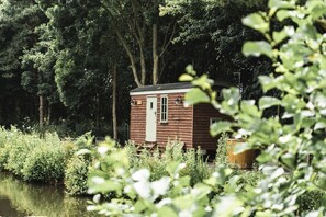 Exterior - Shepherds hut, Halsham, near Roos (Hull)