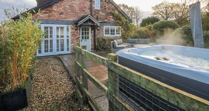 Curlew Cottage, Lower Peover