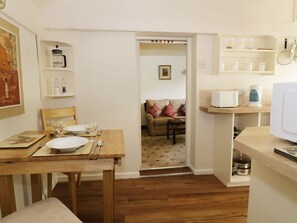 Interior - The Cottage: Idyllic Walks Await (Pershore)