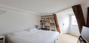 2 bedrooms, desk, iron/ironing board, travel cot - Ave de l'Opera LA LOUVRE-The essence of fine Parisian living (Paris)