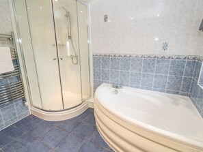 Shower - Meadowside, Mousehole (Penzance)