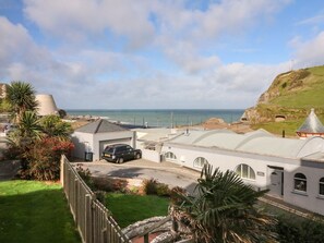 Exterior - 11 Cove View Apartments, Ilfracombe (Ilfracombe)