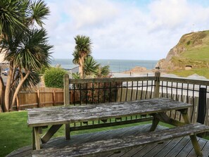 Outdoor dining - 11 Cove View Apartments, Ilfracombe (Ilfracombe)