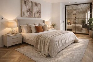 Room - Luxury Covent Garden Residence – 2 Bed 2 Bath (London)